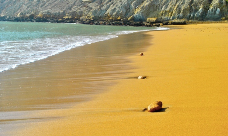 omara beach pakistan